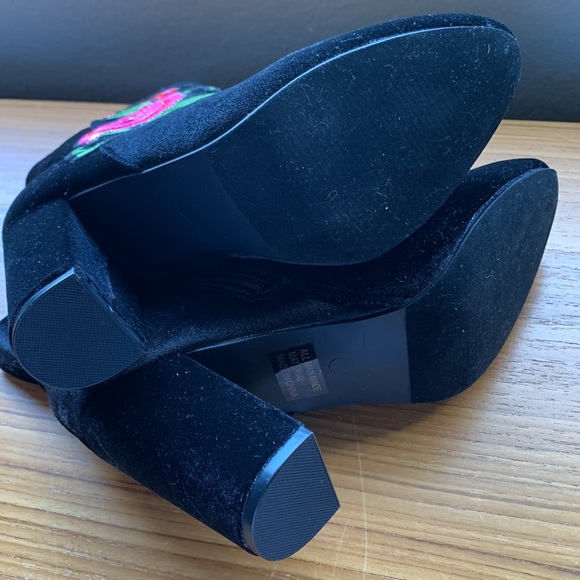 Hot Kiss black floral embroidered ankle boots NWOT - Picture 4 of 6